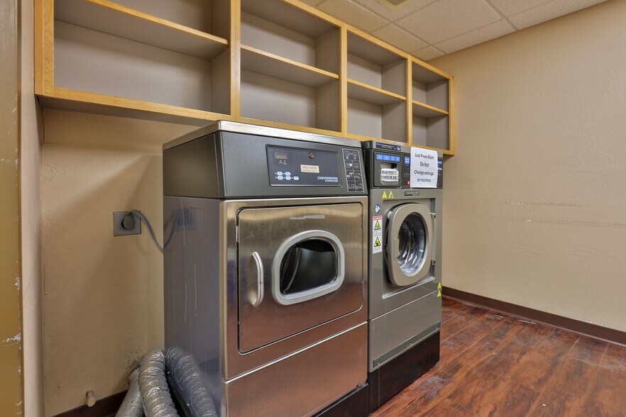 More Photos Of 1741 Sycamore Ave., Kingman Healthcare For Sale