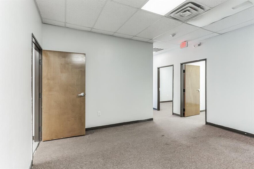 More Photos Of 425 Round Rock West Dr, Round Rock Light Distribution For Lease