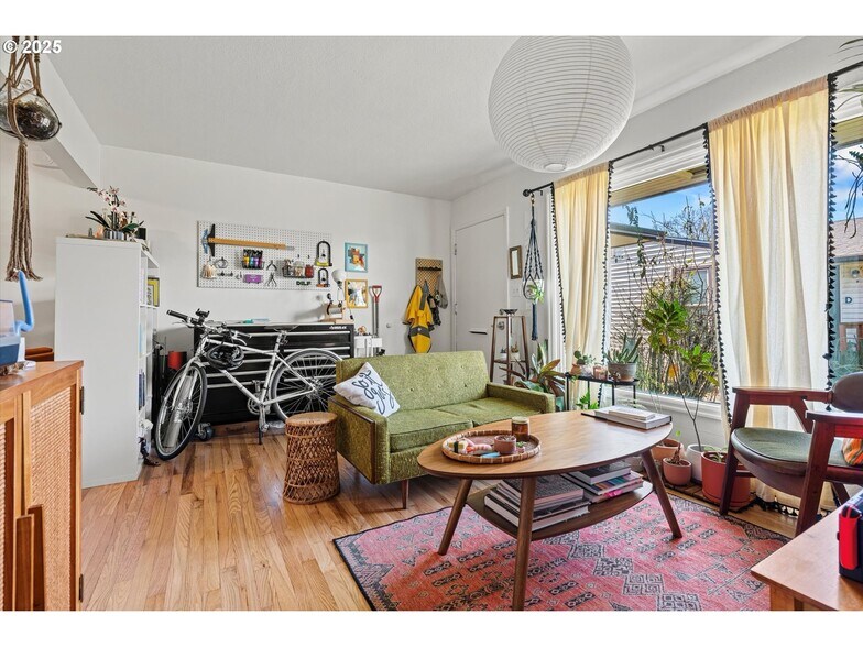 More Photos Of 5104 SE Clinton St, Portland Apartments For Sale