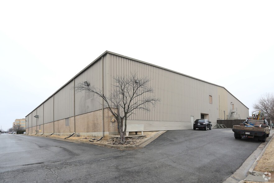 More Photos Of 8875 Rosehill Rd, Lenexa Health Club For Sale