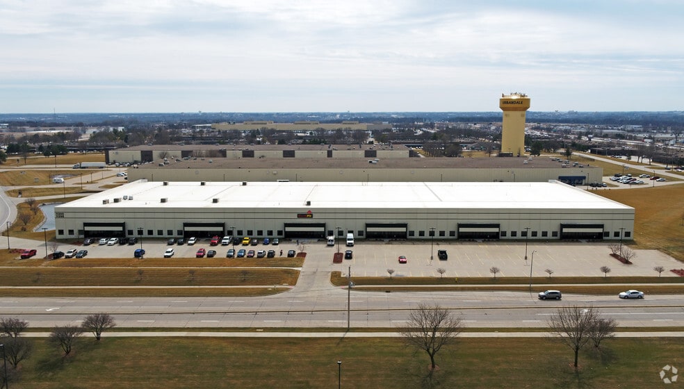 More Photos Of 11300-11398 Meredith Dr, Urbandale Warehouse For Lease
