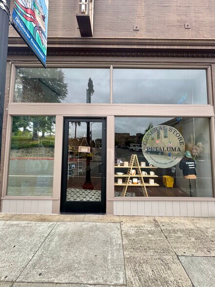 More Photos Of 226-228 Petaluma Blvd N, Petaluma Storefront For Lease