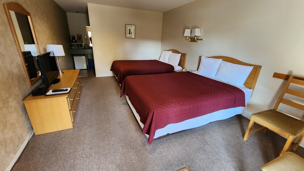 More Photos Of 1414 Cariboo Hwy, Clinton Hotel For Sale