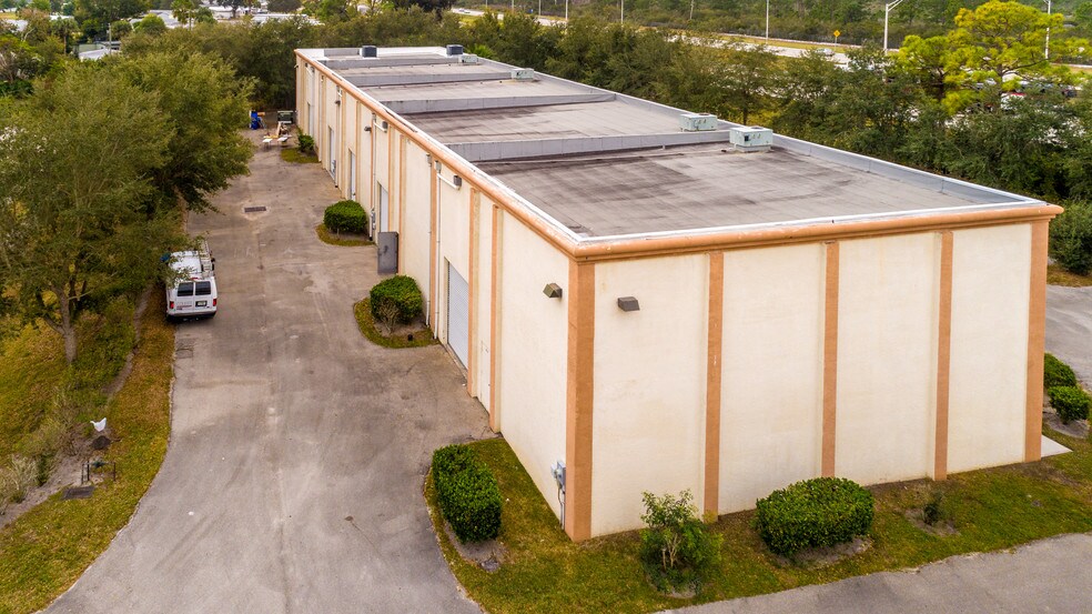 More Photos Of 1605-1613 91st Ct, Vero Beach Light Distribution For Lease