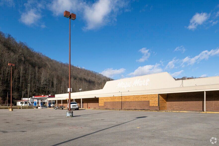 More Photos Of 539 Valley Dr, Oceana Storefront For Sale