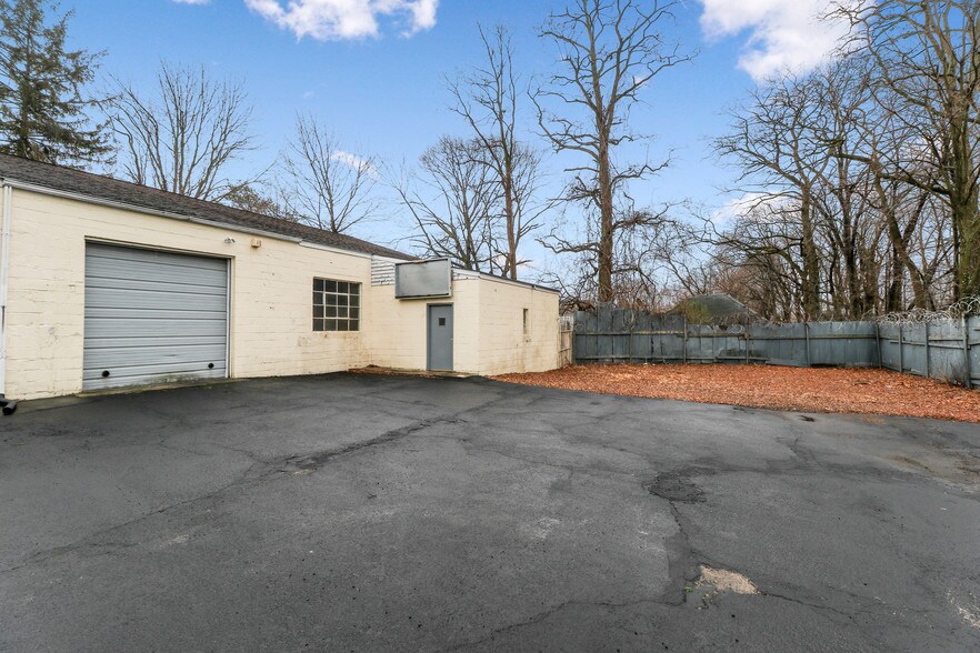More Photos Of 1959 New York Ave, Huntington Station Auto Repair For Sale