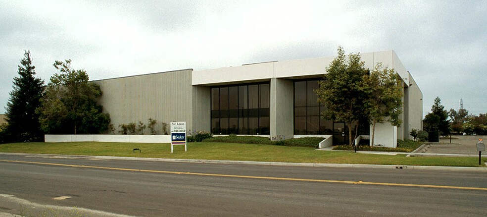 More Photos Of 2935 Golf Course Dr, Ventura Manufacturing For Sale