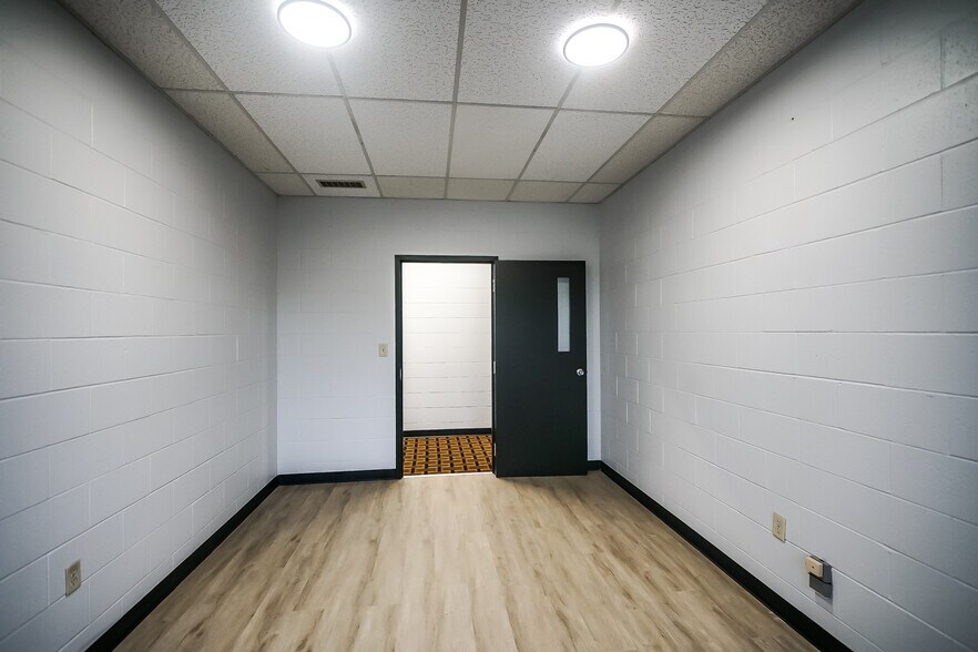 More Photos Of 1140 E Linn St, Canton Office For Lease
