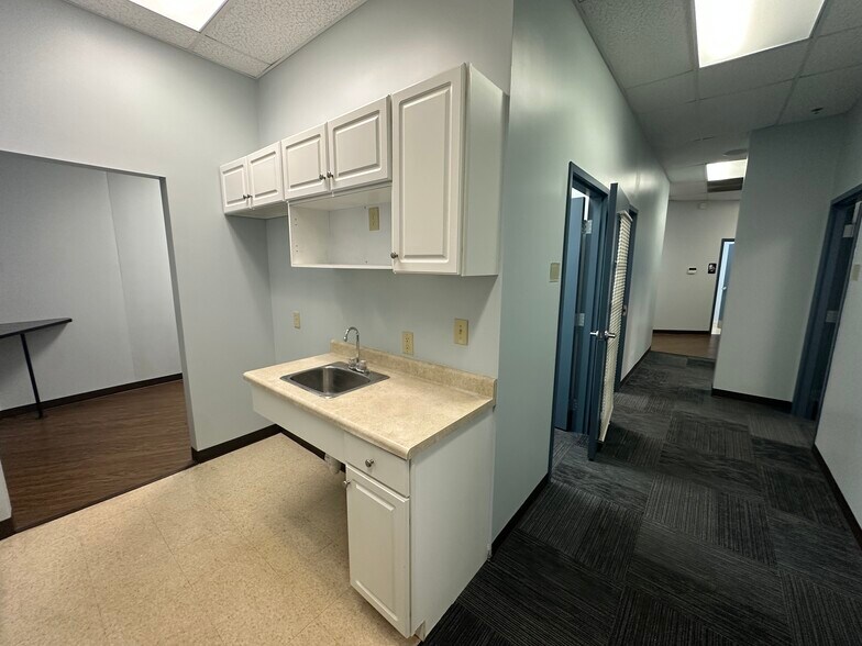 More Photos Of 7752-7756 Gateway Ln, Concord Medical For Lease