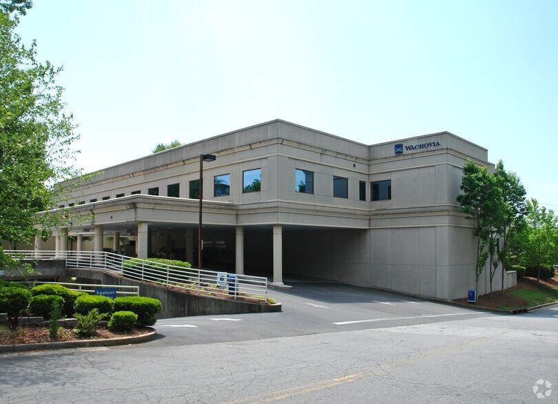More Photos Of 31 Pharr Rd, Atlanta Bank For Lease