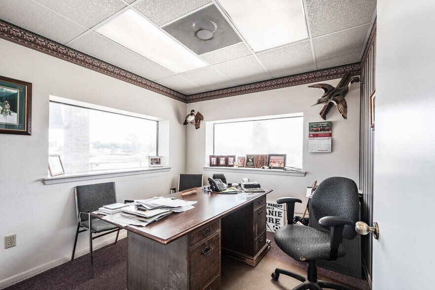 More Photos Of 1617 W Church St, Livingston General Retail For Sale