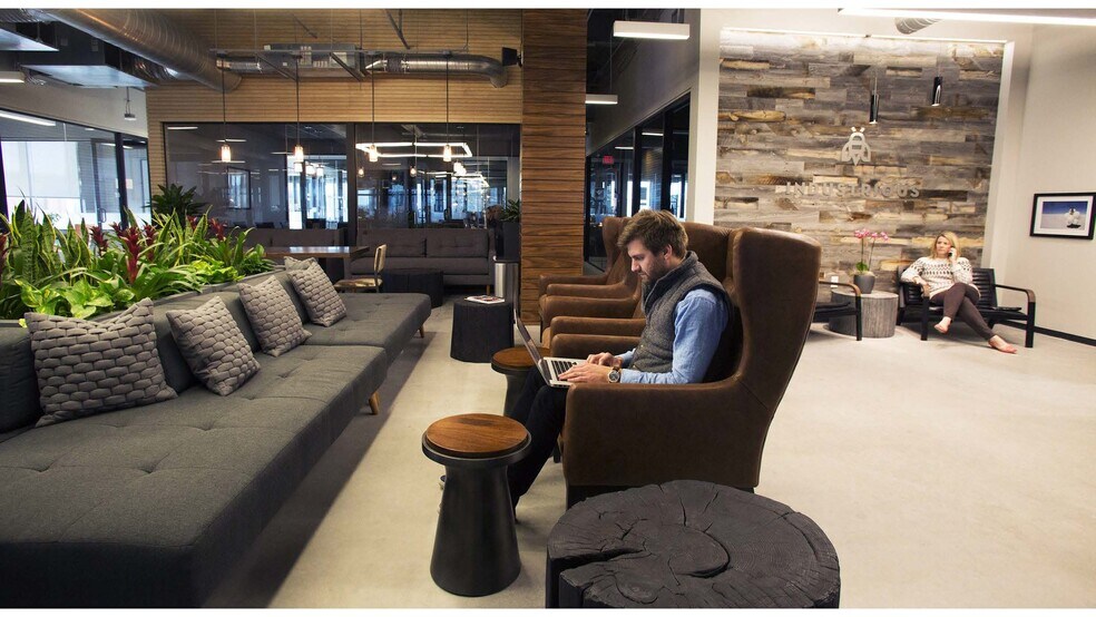 More Photos Of 873-875 N High St, Columbus Office For Lease