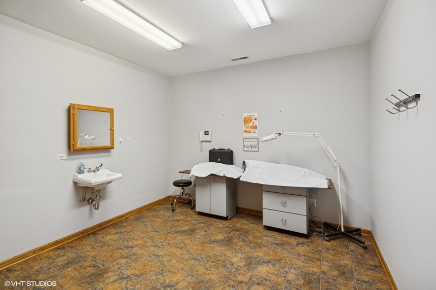 More Photos Of 1471 W Irving Park Rd, Chicago Apartments For Sale