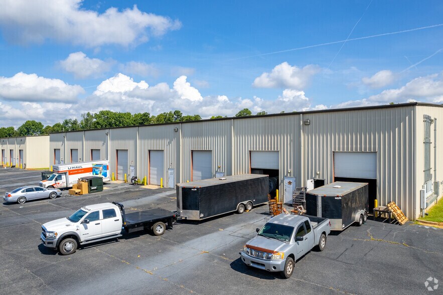 More Photos Of 1516 Kalamazoo Dr, Griffin Unknown For Lease