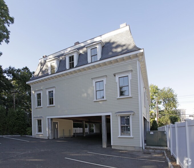 More Photos Of 50 Old Field Point Rd, Greenwich Office For Lease