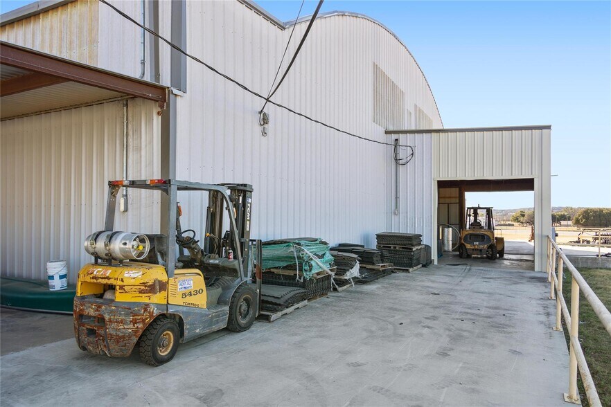 More Photos Of 3300 Milam Dr, Brownwood Industrial For Sale