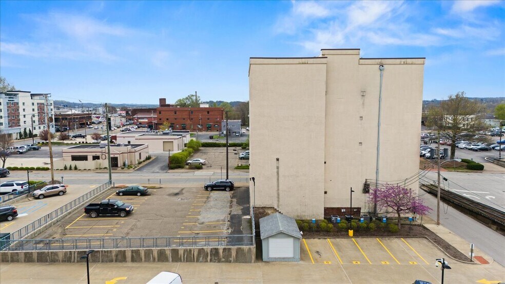 More Photos Of 601 Avery St, Parkersburg Office For Sale