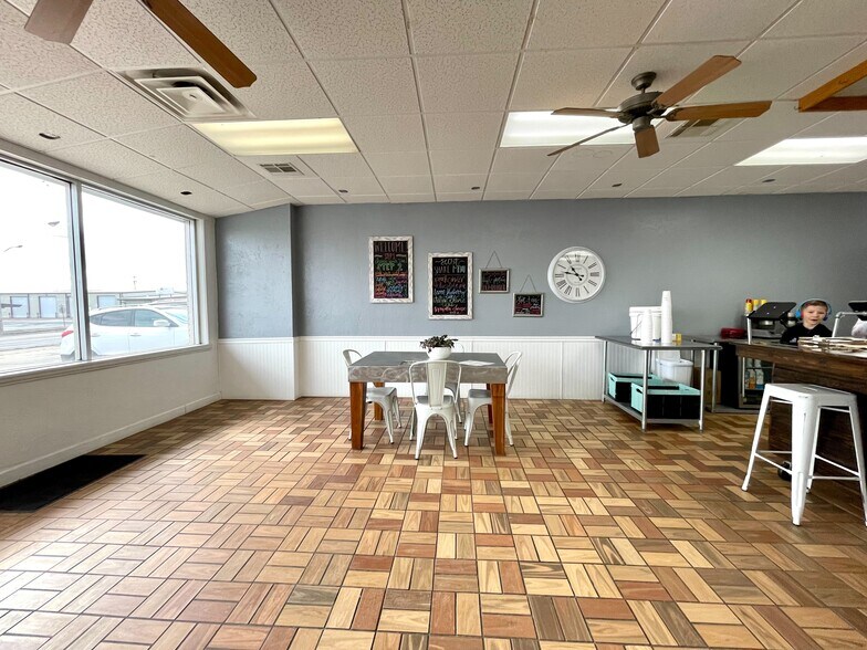 More Photos Of 914-920 S 4th St, Chickasha Storefront Retail Office For Sale