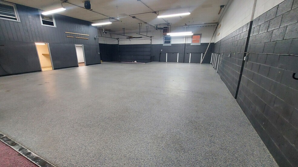 More Photos Of 581 W High St, Pottstown Service For Lease