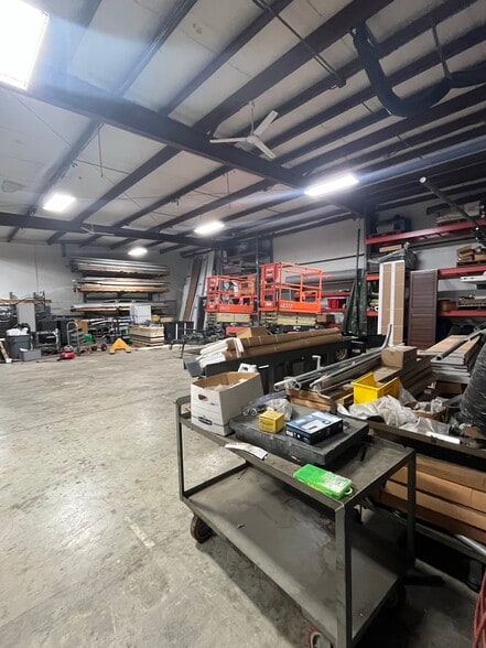 More Photos Of 1985 Oakland Park Ave, Columbus Warehouse For Lease