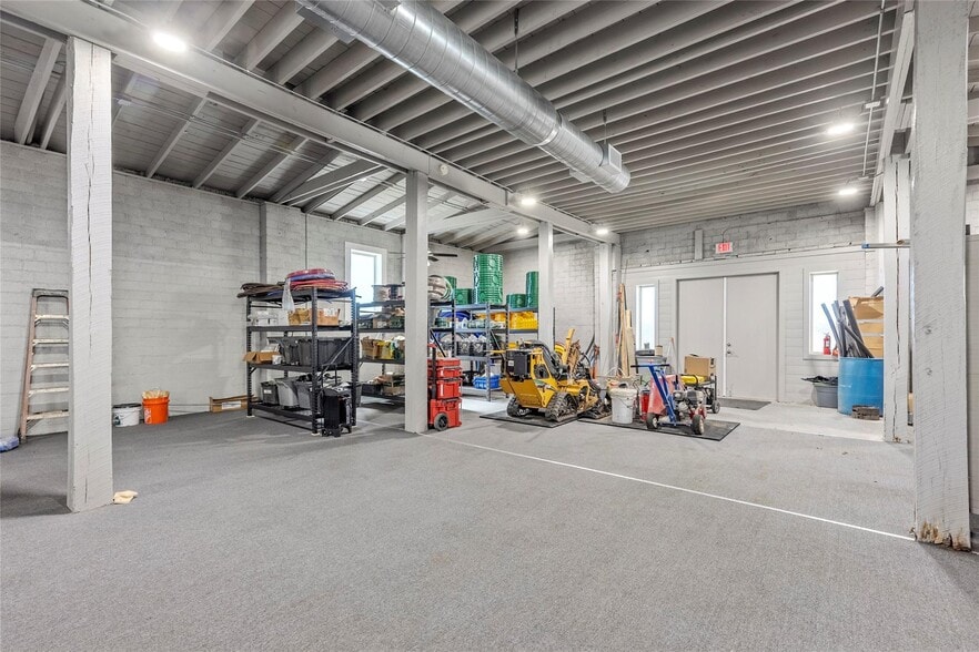 More Photos Of 2301 N Main St, Paris Freestanding For Sale