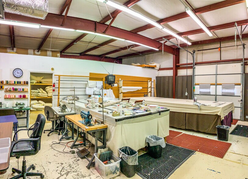 More Photos Of 1388 Chattahoochee Ave, Atlanta Light Distribution For Lease