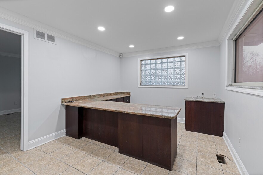 More Photos Of 2020 Dixie Hwy, Waterford Freestanding For Lease