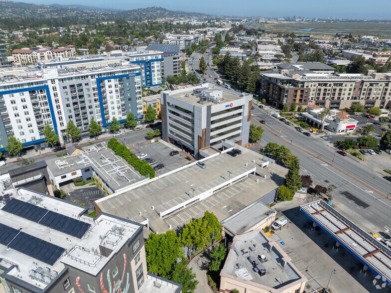 More Photos Of 900 Veterans Blvd, Redwood City Office For Lease