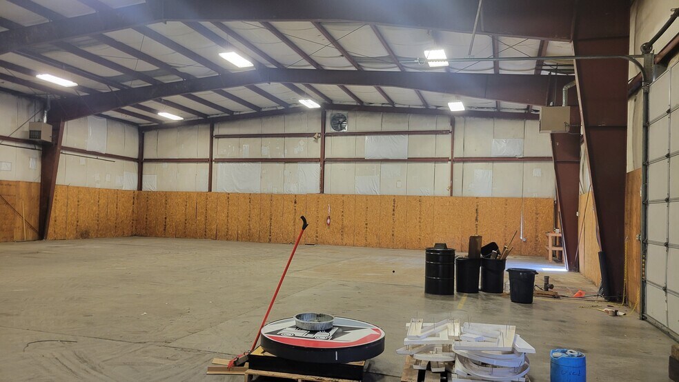 More Photos Of 4 Hadden Dr, Montgomery Warehouse For Lease