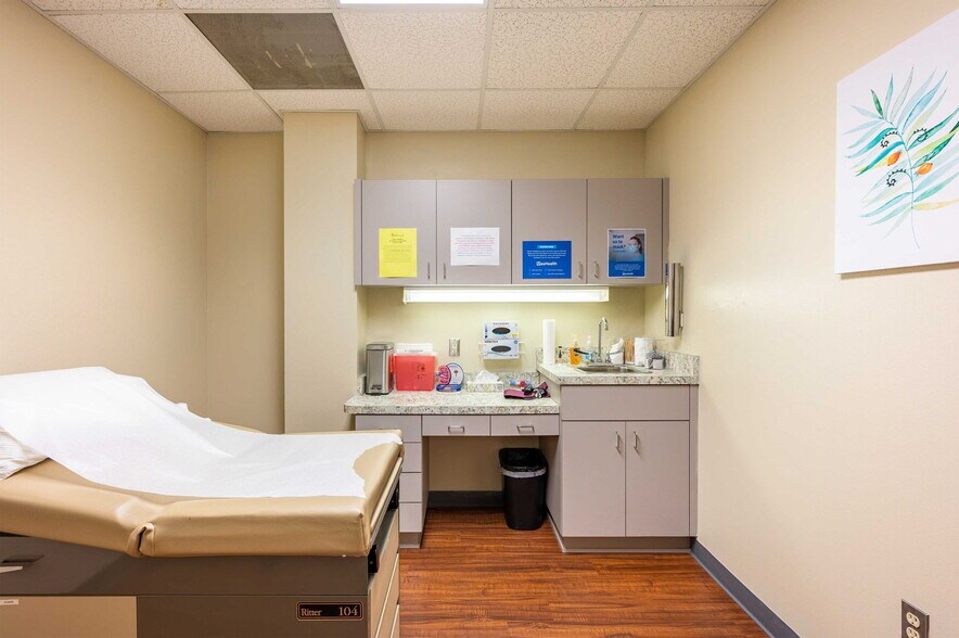 More Photos Of 6719 Gall Blvd, Zephyrhills Medical For Sale