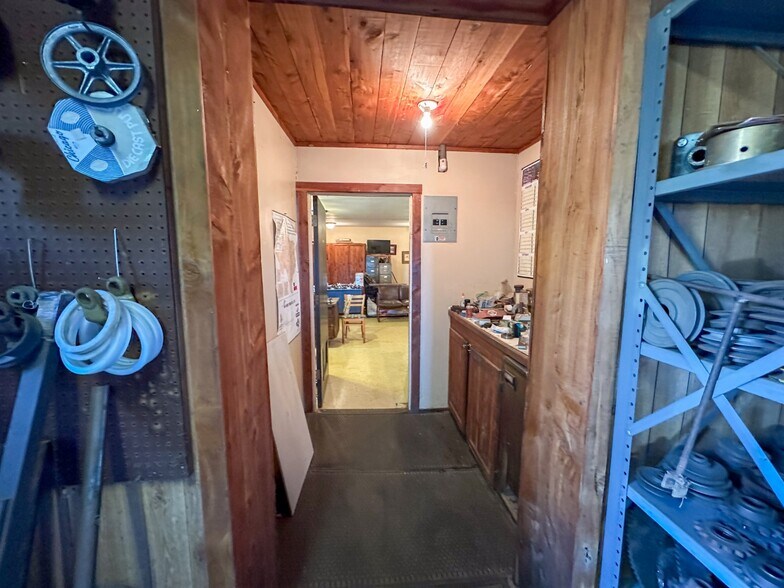 More Photos Of 4133 Loop 343, Rusk Manufacturing For Sale