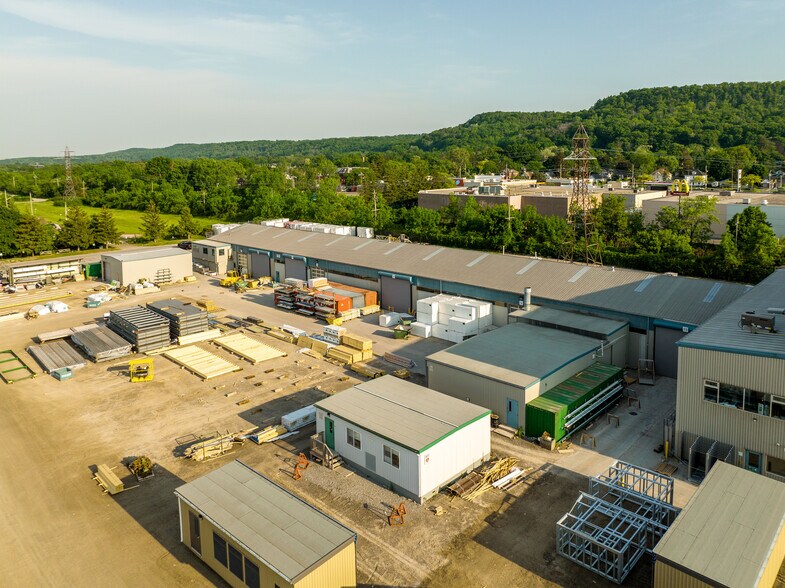 More Photos Of 115 S Service Rd W, Grimsby Manufacturing For Lease