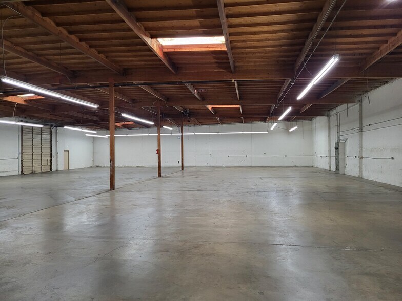 More Photos Of 9041 Bermudez St, Pico Rivera Manufacturing For Lease