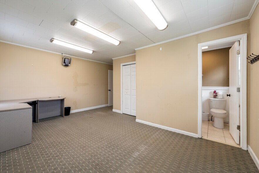 More Photos Of 2310 Concord Lake Rd, Kannapolis Office Residential For Lease