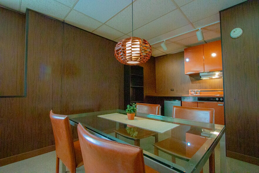 More Photos Of 3533 S Archer Ave, Chicago Office For Lease