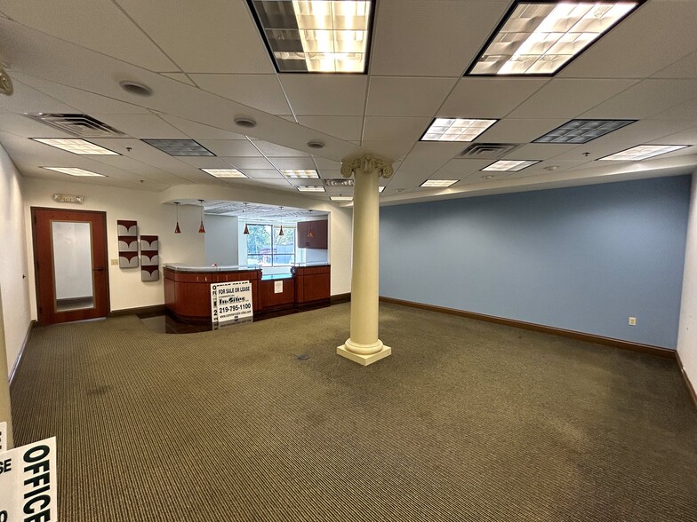 More Photos Of 275 Joliet St, Dyer Office For Sale