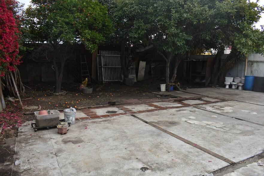 More Photos Of 615 E Manchester Ave, Los Angeles Land For Lease