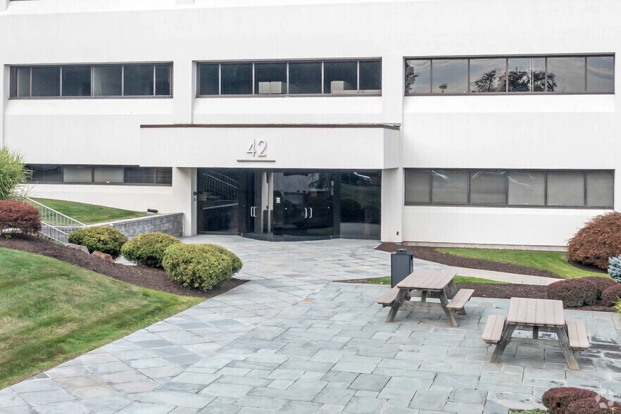 More Photos Of 42 Old Ridgebury Rd, Danbury Office For Lease