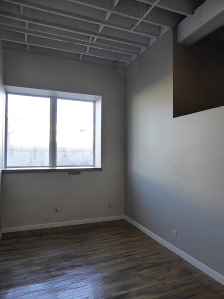 More Photos Of 1667 E 40th St, Cleveland Loft Creative Space For Sale