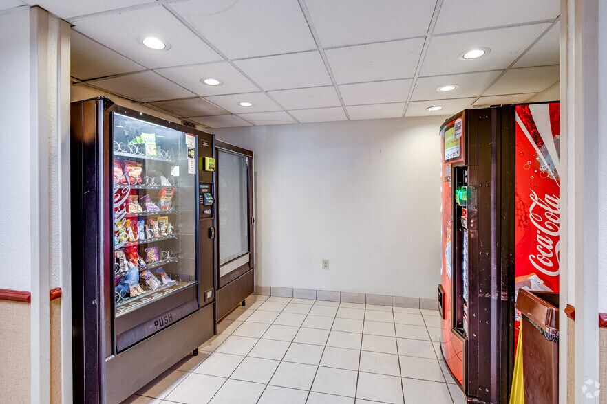 More Photos Of 7815 Nicollet Ave S, Bloomington Hotel For Sale