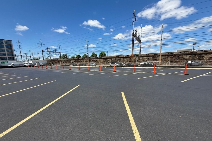 More Photos Of 1155 Railroad Ave, Bridgeport Showroom For Sale