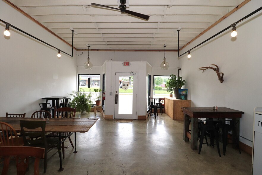 More Photos Of 142 S Broadway St, Blanchester Storefront Retail Residential For Sale