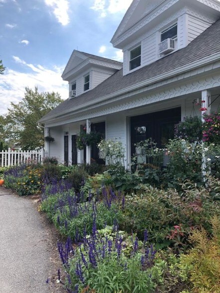 More Photos Of 94 Plaine Hill Rd, Woodstock Hotel For Sale