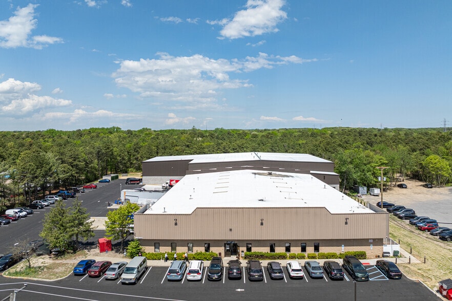 More Photos Of 1875 Swarthmore Ave, Lakewood Warehouse For Lease