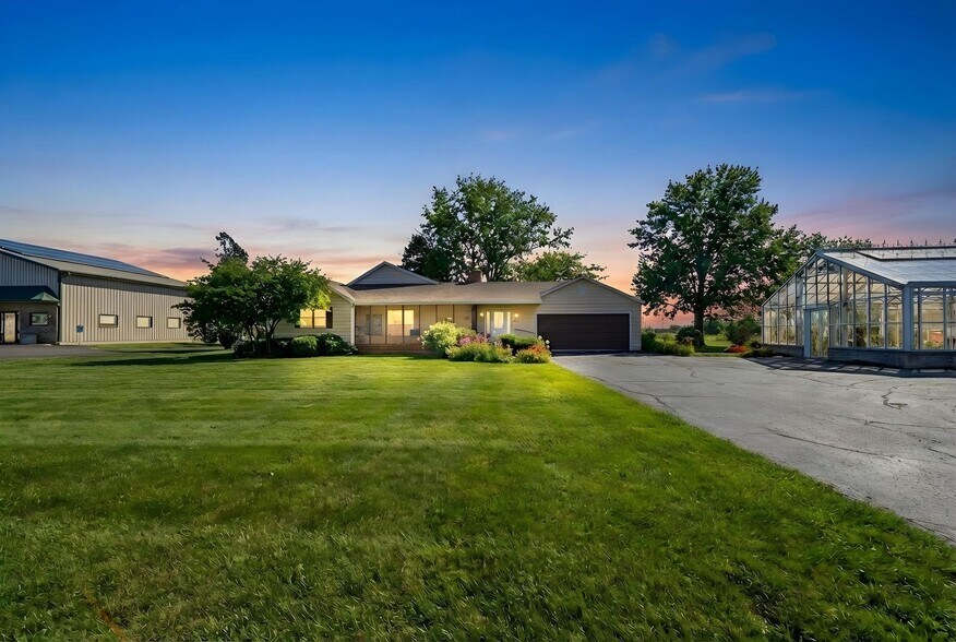 More Photos Of 1126 E State St, Sycamore Storefront Retail Residential For Sale