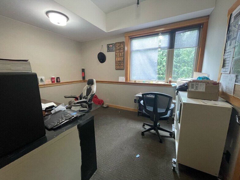 More Photos Of 26020 31B Ave, Langley Twp Flex For Lease