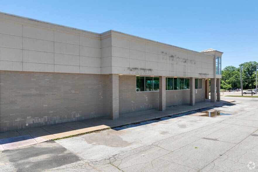 More Photos Of 4561 N Peoria Ave, Tulsa Drugstore For Lease
