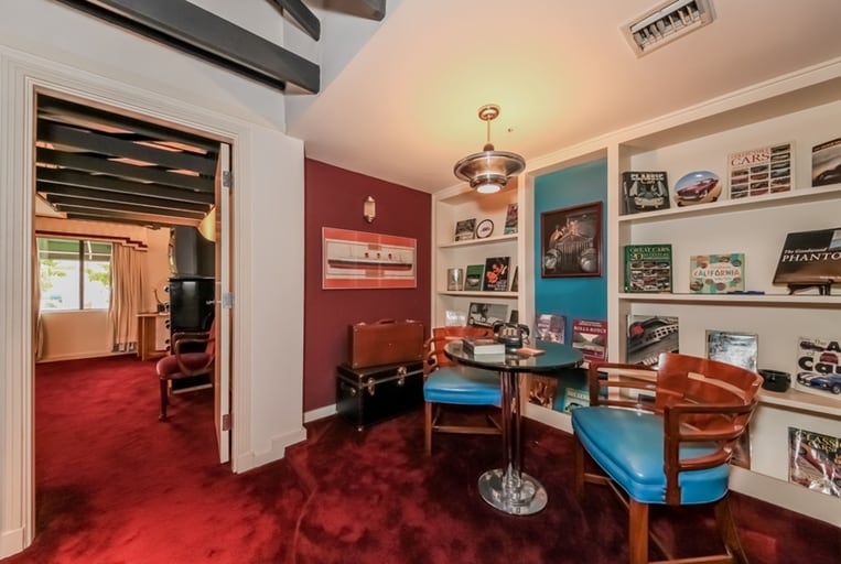 More Photos Of 611 S Glenwood Pl, Burbank Showroom For Sale
