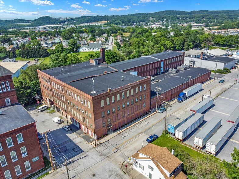 More Photos Of 701 E Hay St, York Warehouse For Lease