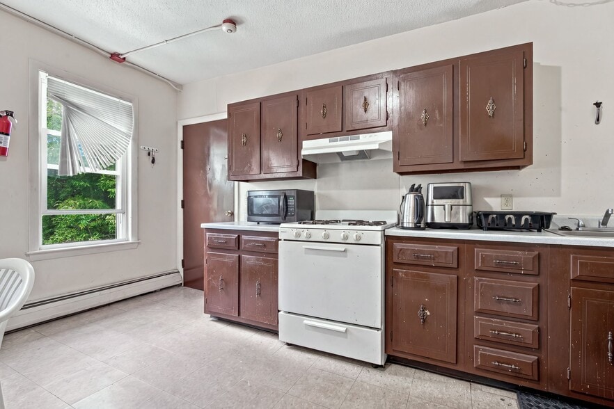 More Photos Of 32 Northeast St, Woonsocket Apartments For Sale